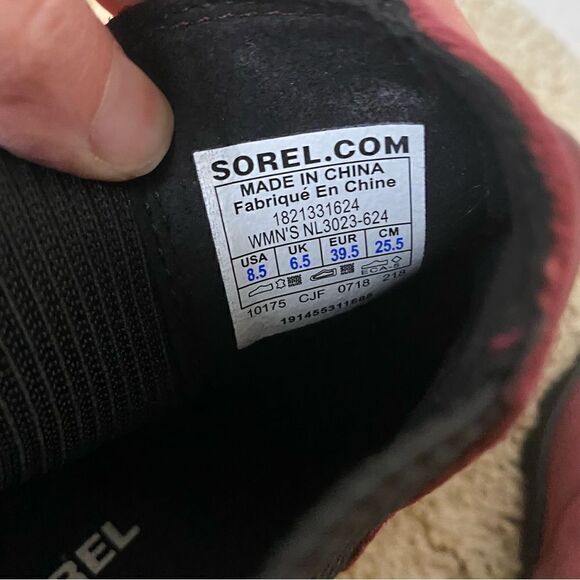 SOREL Joan Of Arctic Wedge Red Wine Black Chelsea Boots Size 8.5 waterproof - Picture 6 of 6
